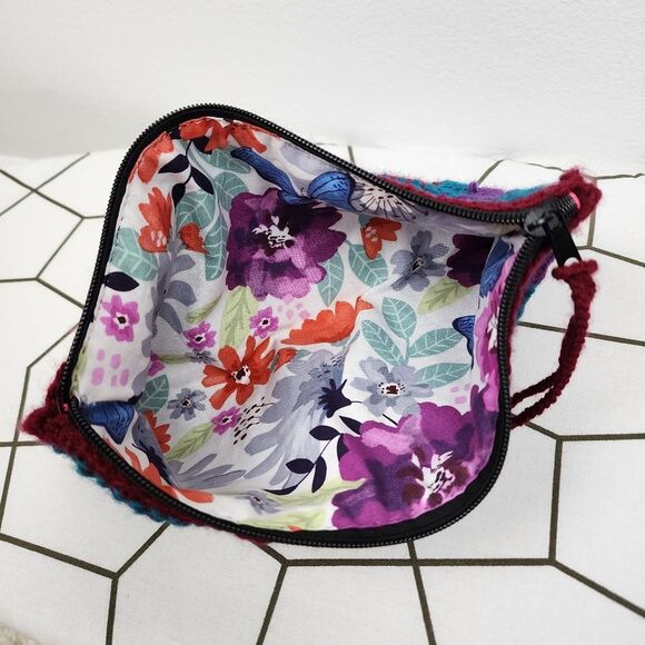 New Handcrafted Crochet Clutch Case Granny Heart Crochet Charm Teal Purple Burgu - Picture 3 of 9